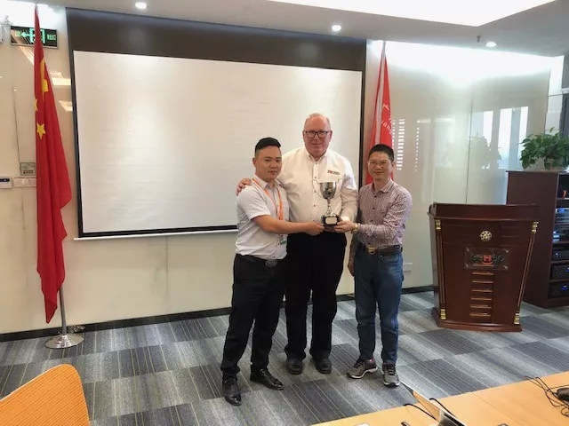 美國Stoner公司對廣東博皓公司進行了表彰以及頒發(fā)獎杯