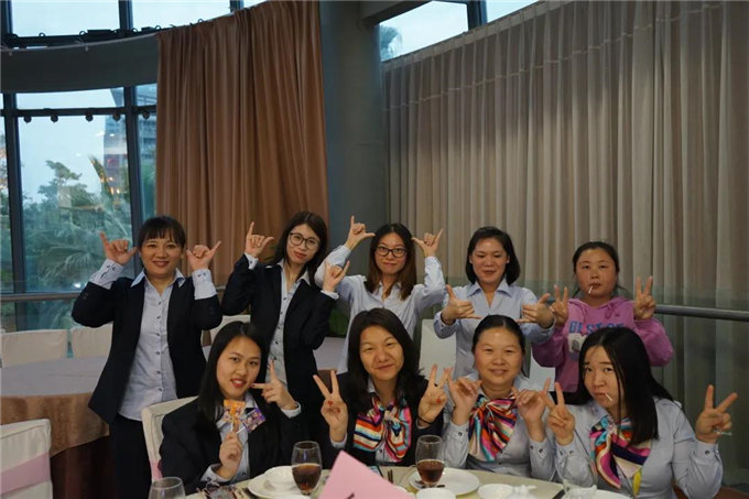 博皓家人們歡聚一堂，把酒言歡，開懷暢飲-3