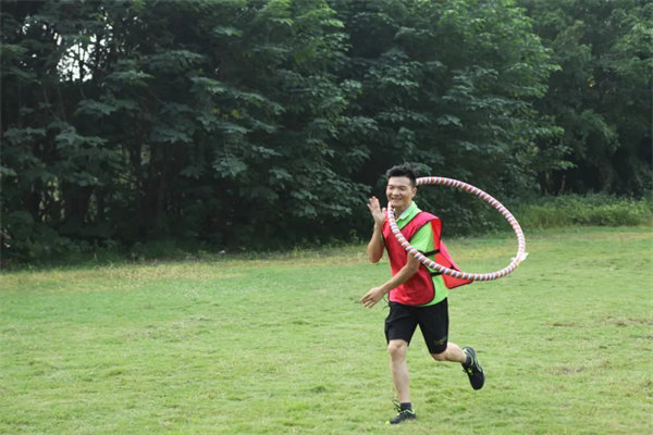 運動與激情碰撞，健康與快樂共享&mdash;廣東博皓第六屆運動會   -趣味呼啦圈競走賽