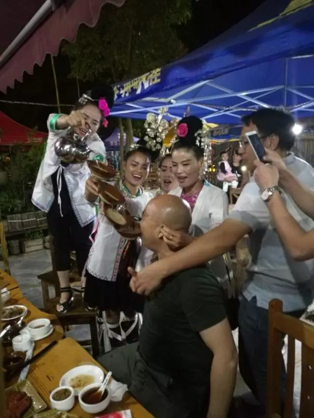 在侗鄉,有一種敬酒叫高山流水